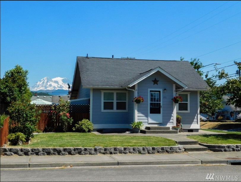 Property Photo:  201 Orchard Ave N  WA 98328 