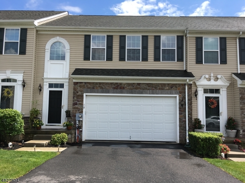 Property Photo:  10 Washington Square Cir  NJ 07882 