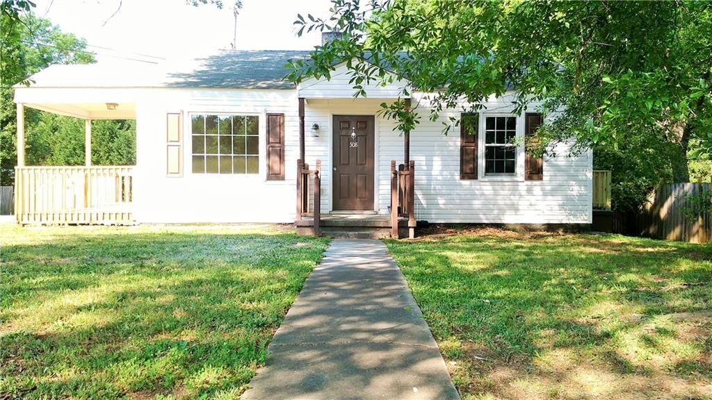 Property Photo:  508 S Hamilton Street  SC 29697 