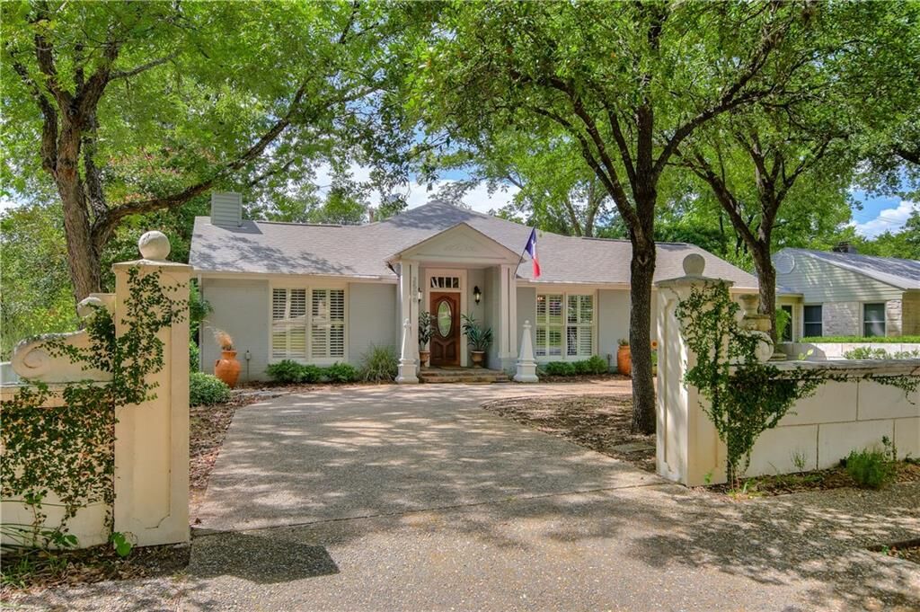 Property Photo: 2506 Hartford Road TX 78703