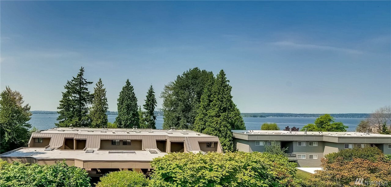 Property Photo: 6714 Lake Washington Blvd NE 3 WA 98033