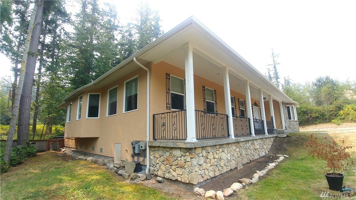 Property Photo:  909 Double View Dr  WA 98282 