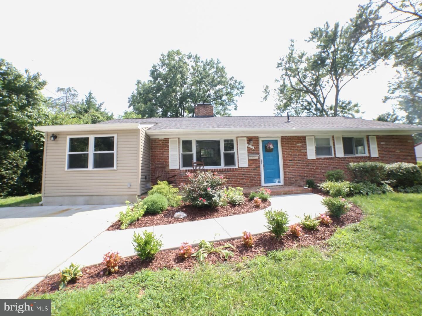 Property Photo: 7119 Dalhouse Street VA 22151