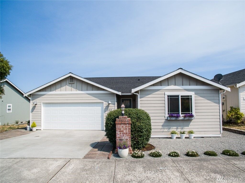 Property Photo: 990 NE Cordero Place WA 98277