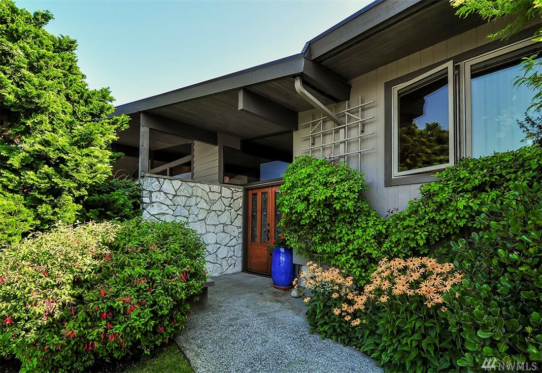 Property Photo:  3306 Frater Ave SW  WA 98116 