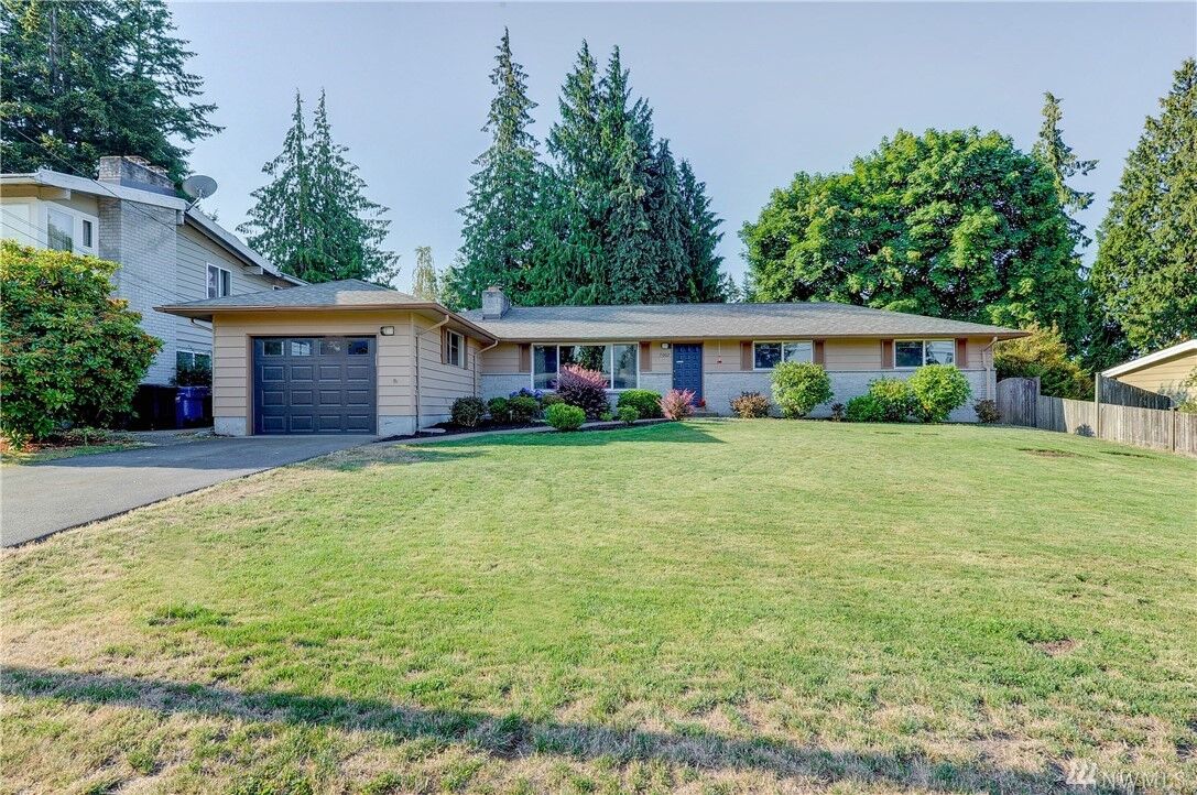 Property Photo: 7002 190th St SW WA 98036