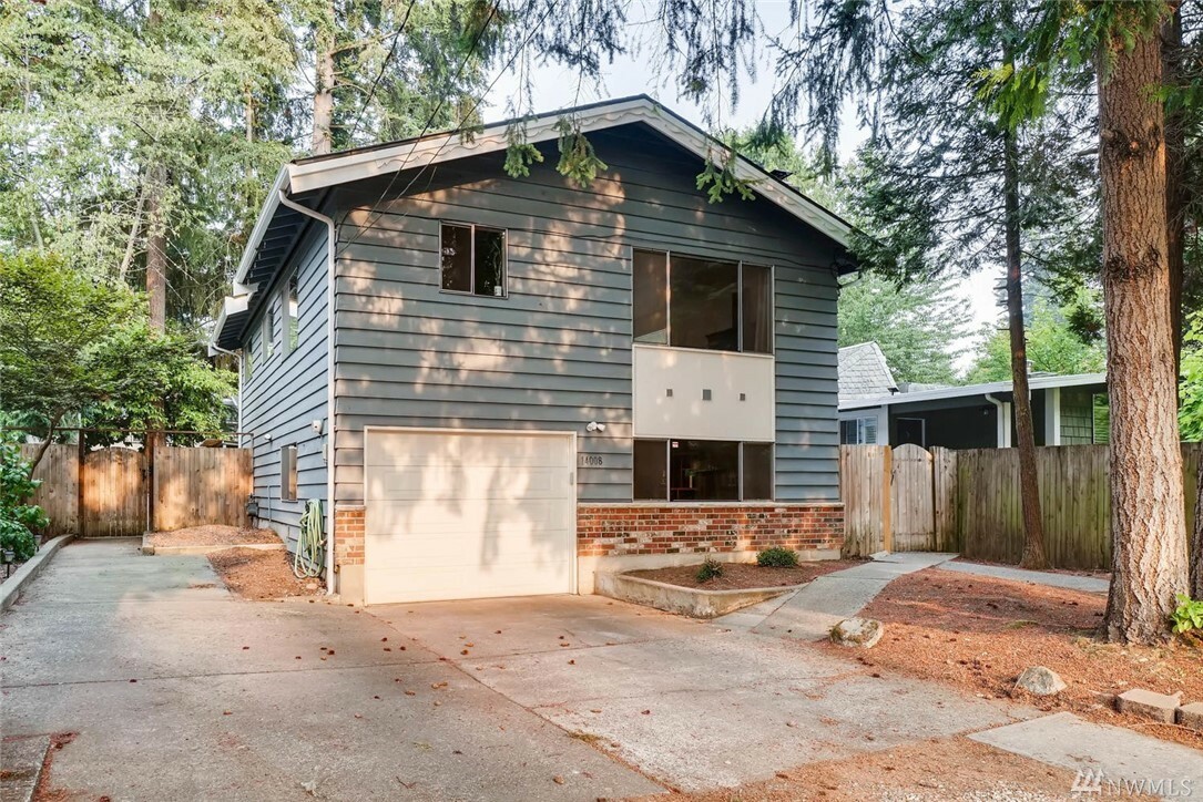 14008 Roslyn Place N  Seattle WA 98133 photo