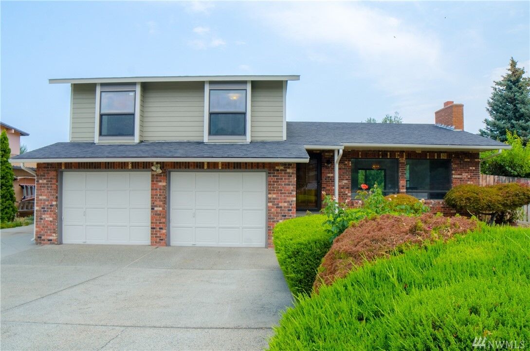 Property Photo:  901 Willis St  WA 98801 