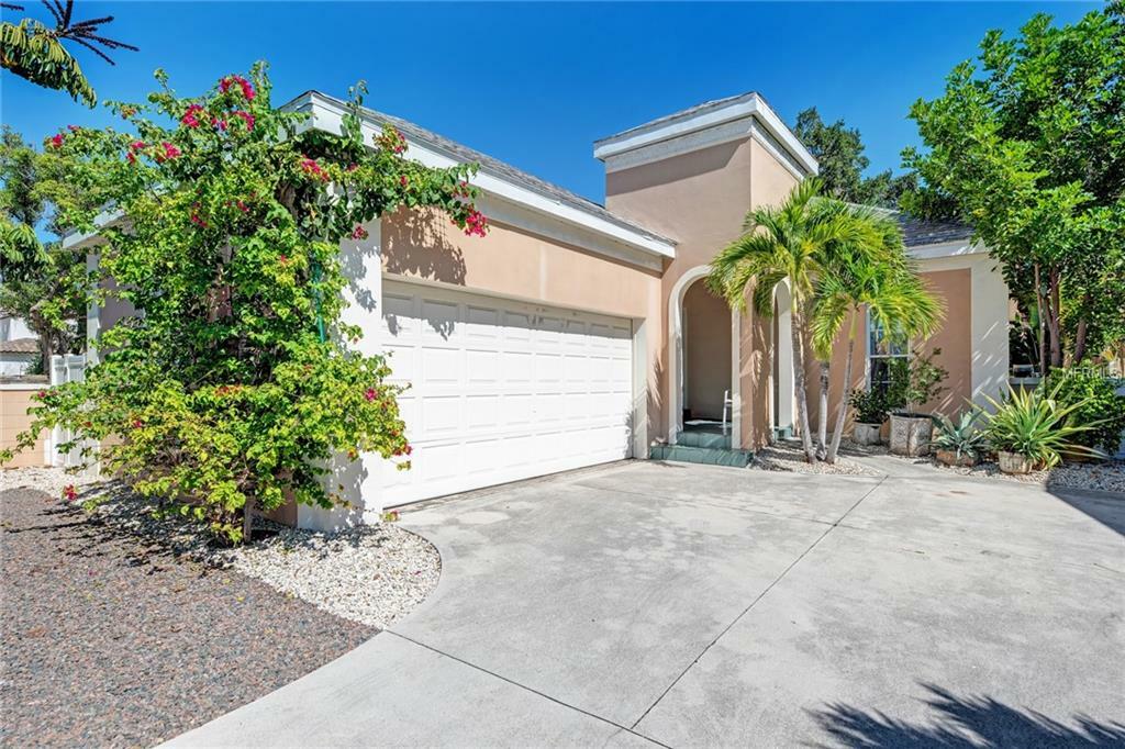 Property Photo:  1741 Siesta Drive  FL 34239 