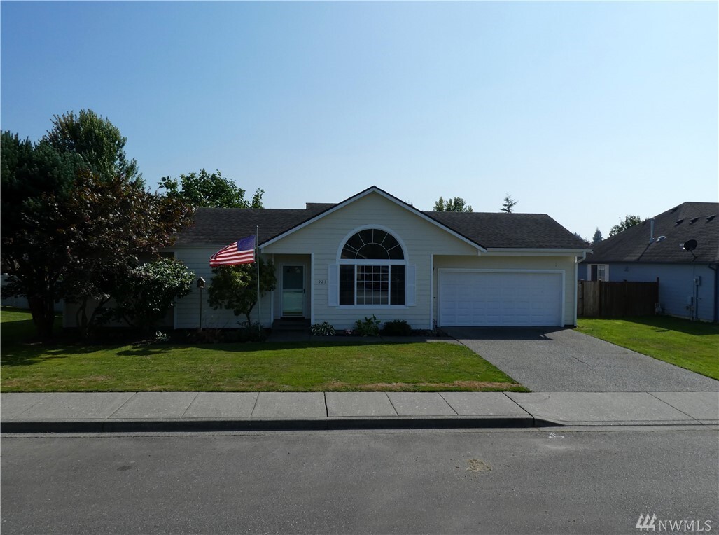 Property Photo: 923 Presidio Place WA 98284