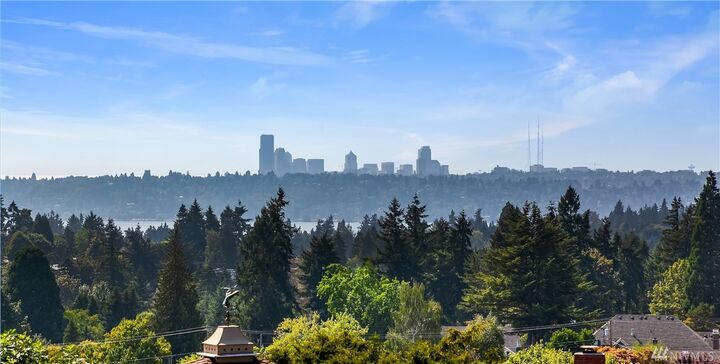 Property Photo:  9406 Vineyard Crest  WA 98004 