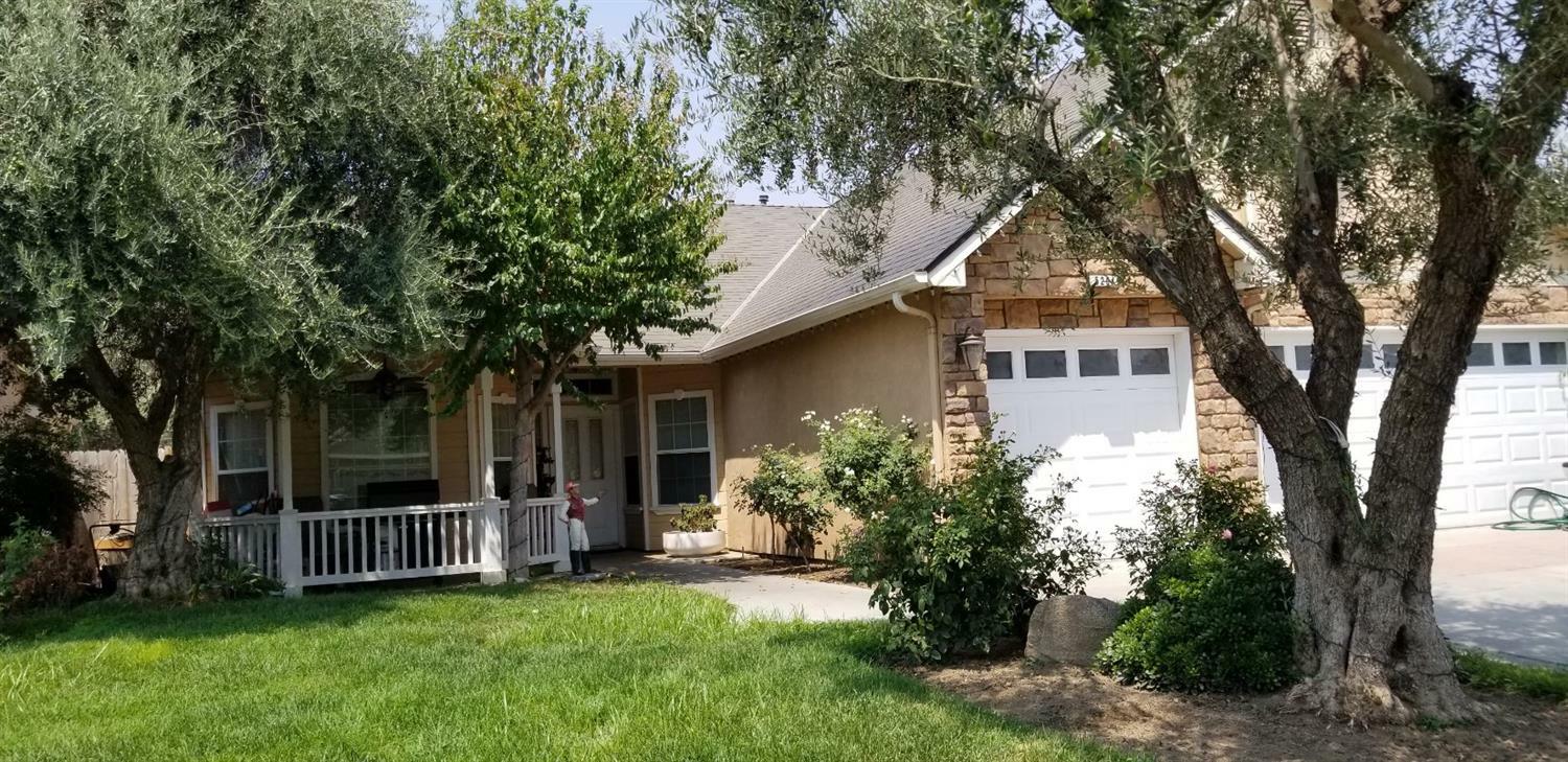 Property Photo:  5204 W Modoc Avenue  CA 93291 