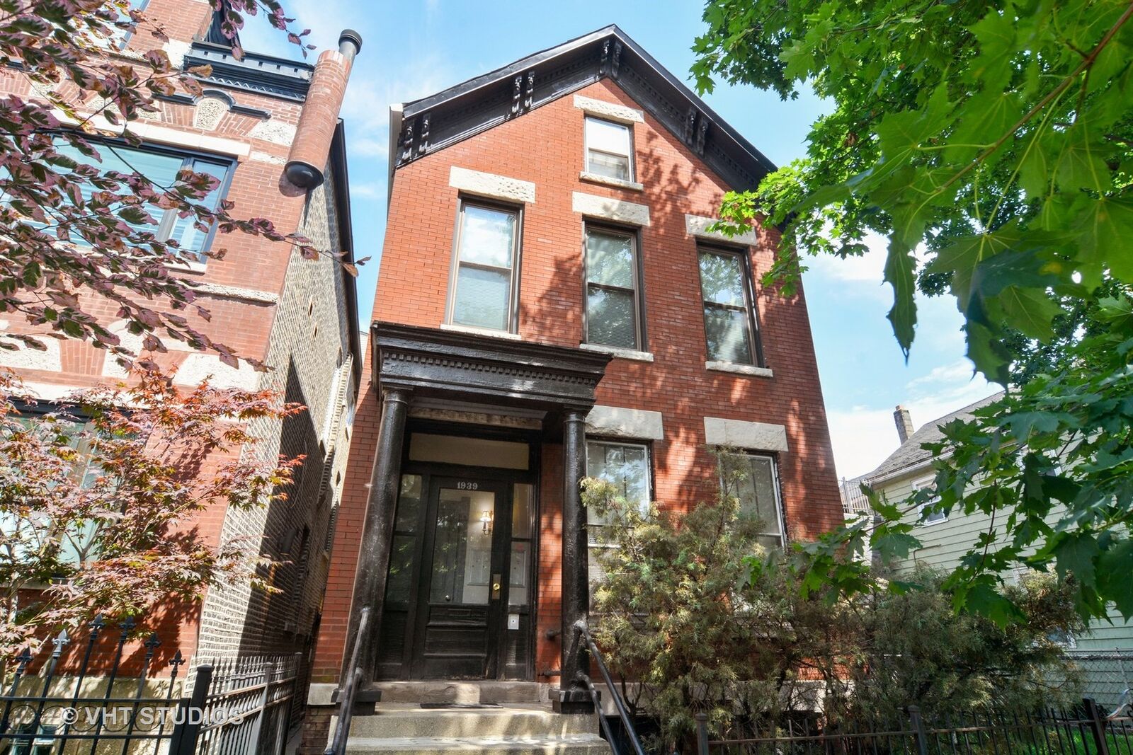 Property Photo:  
