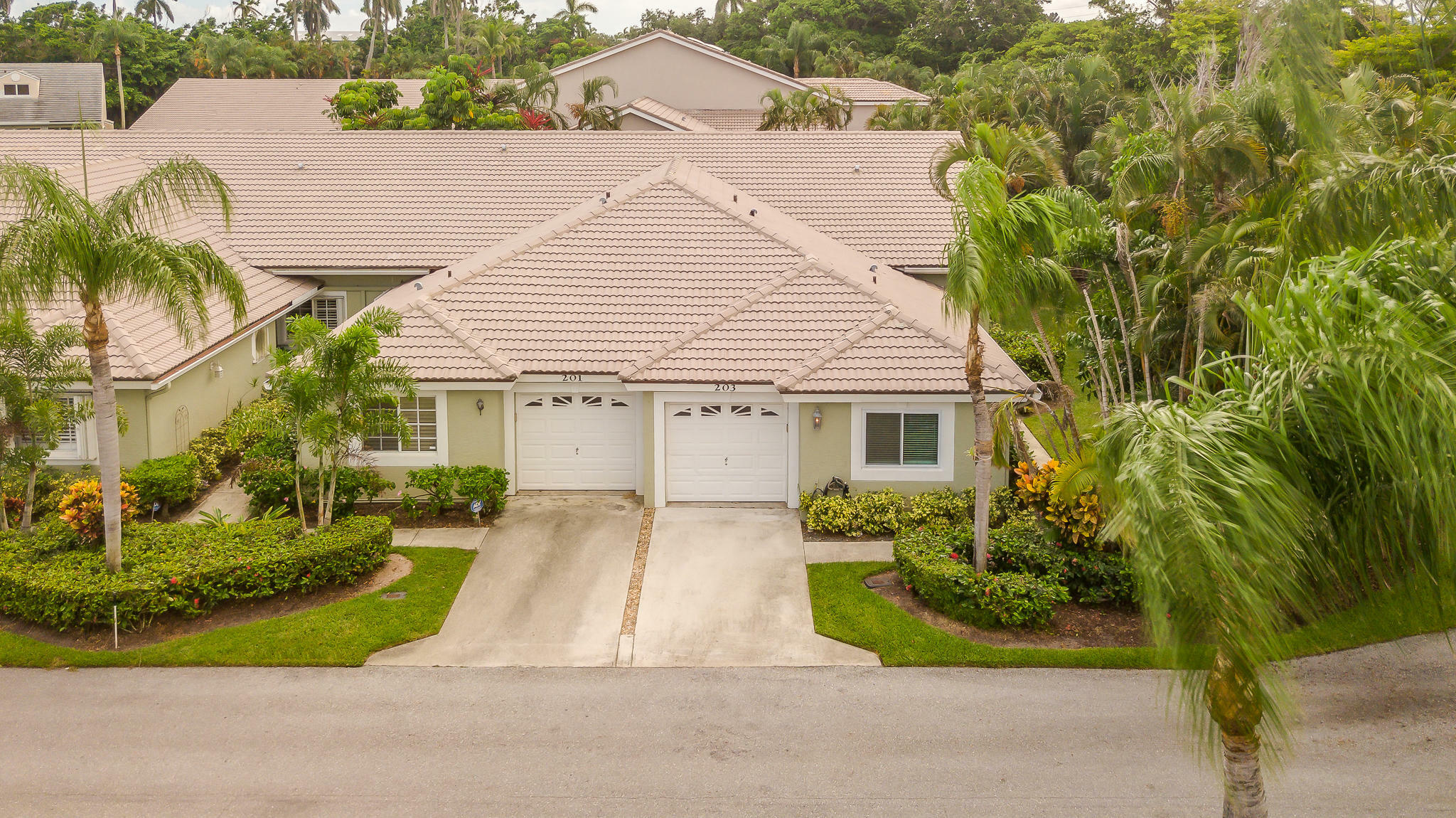 Property Photo:  203 N Lakeshore Drive  FL 33462 