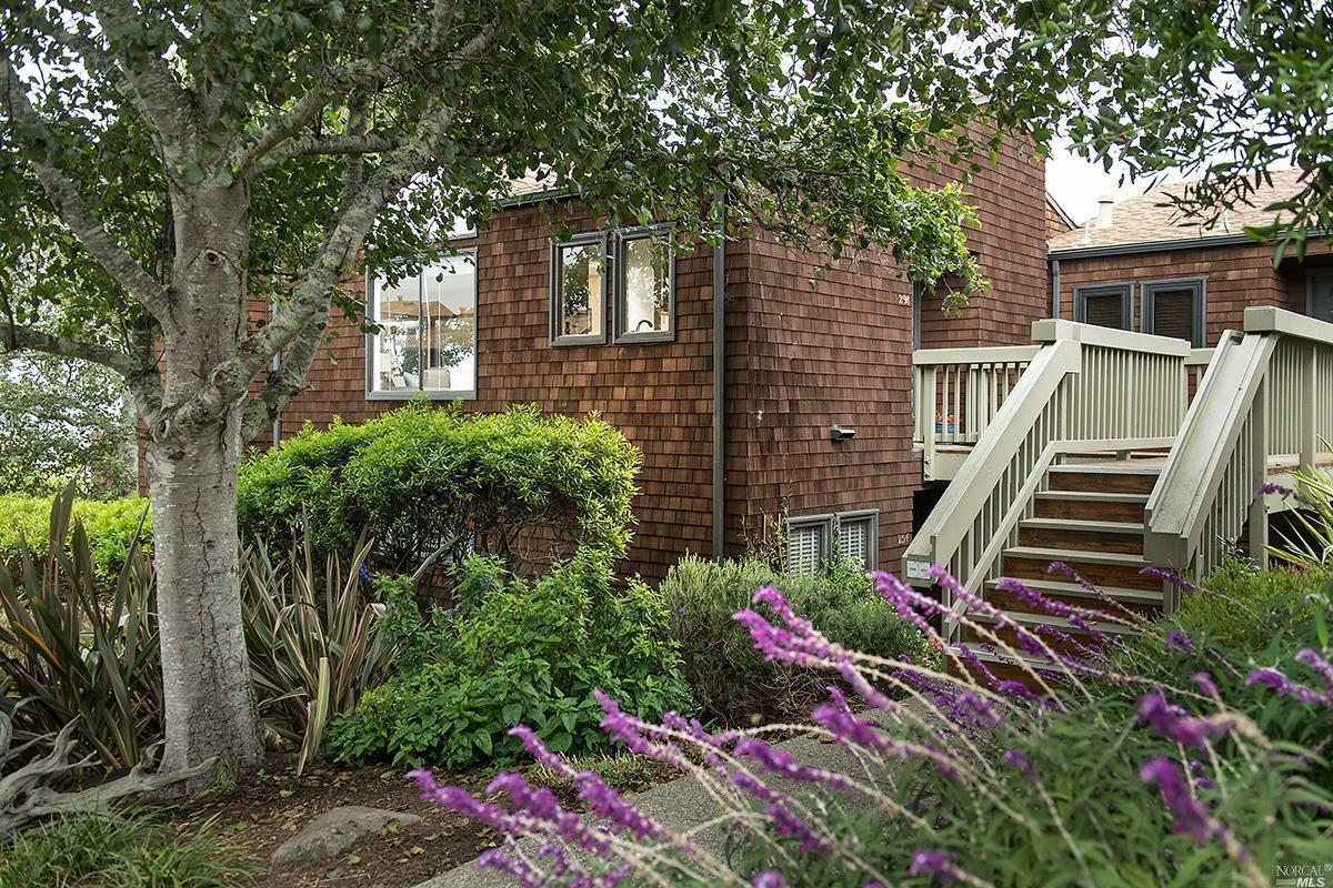 Property Photo: 298 Headlands Court CA 94965