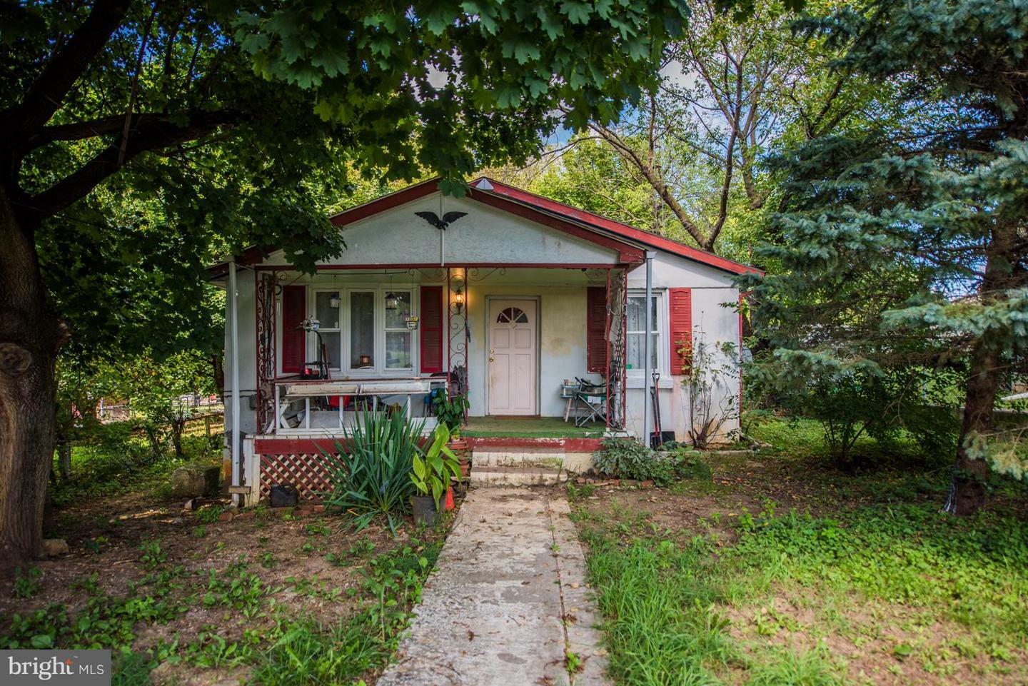 Property Photo: 108 1/2 Franklin Street WV 25404