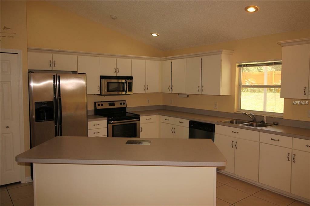 Property Photo:  172 Country Lakes Circle  FL 34736 