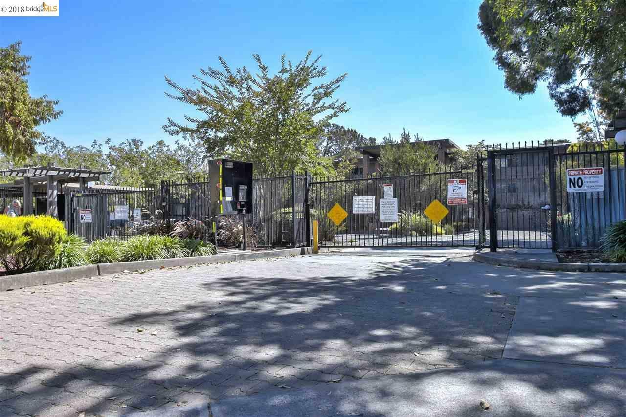 Property Photo: 1305 Webster St C302 CA 94501