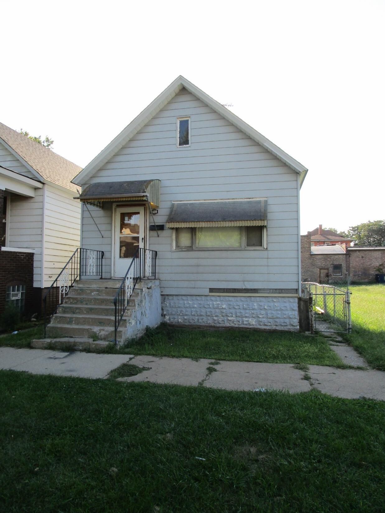 Property Photo:  1608 Myrtle Avenue  IN 46394 