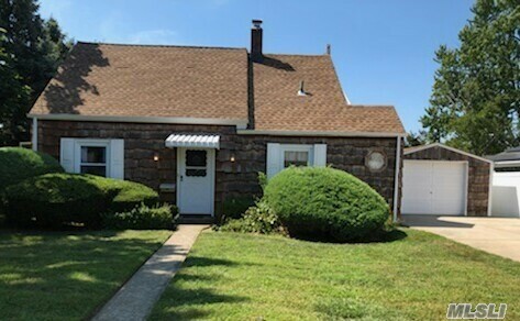 Property Photo:  22 Flint Lane  NY 11756 