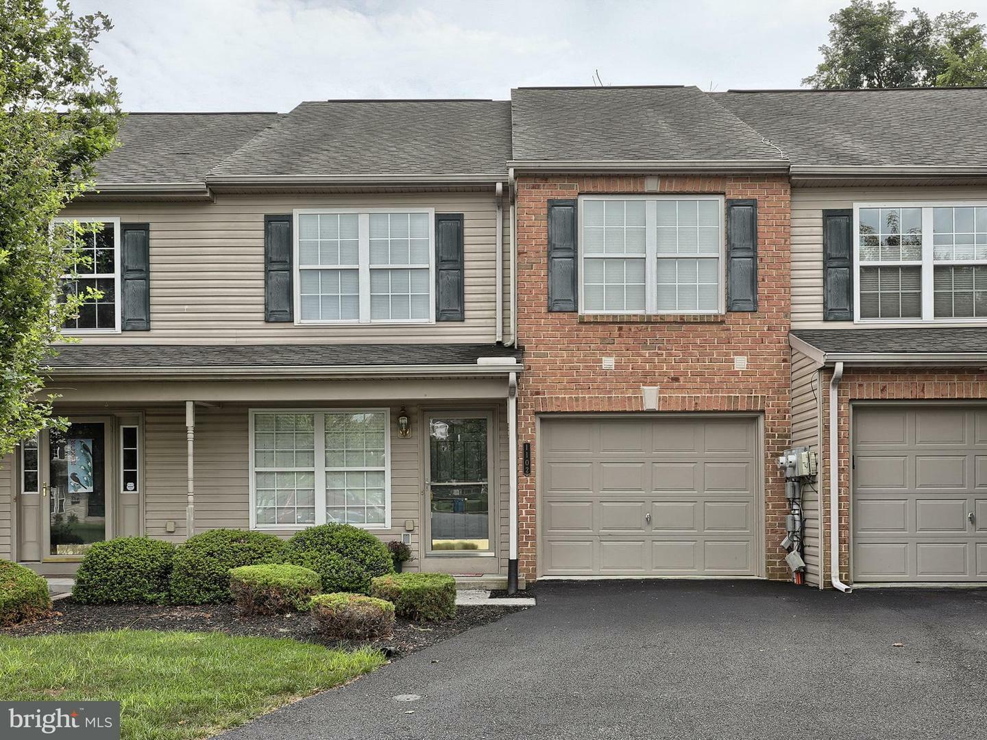 Property Photo:  1102 Cross Creek Drive  PA 17050 