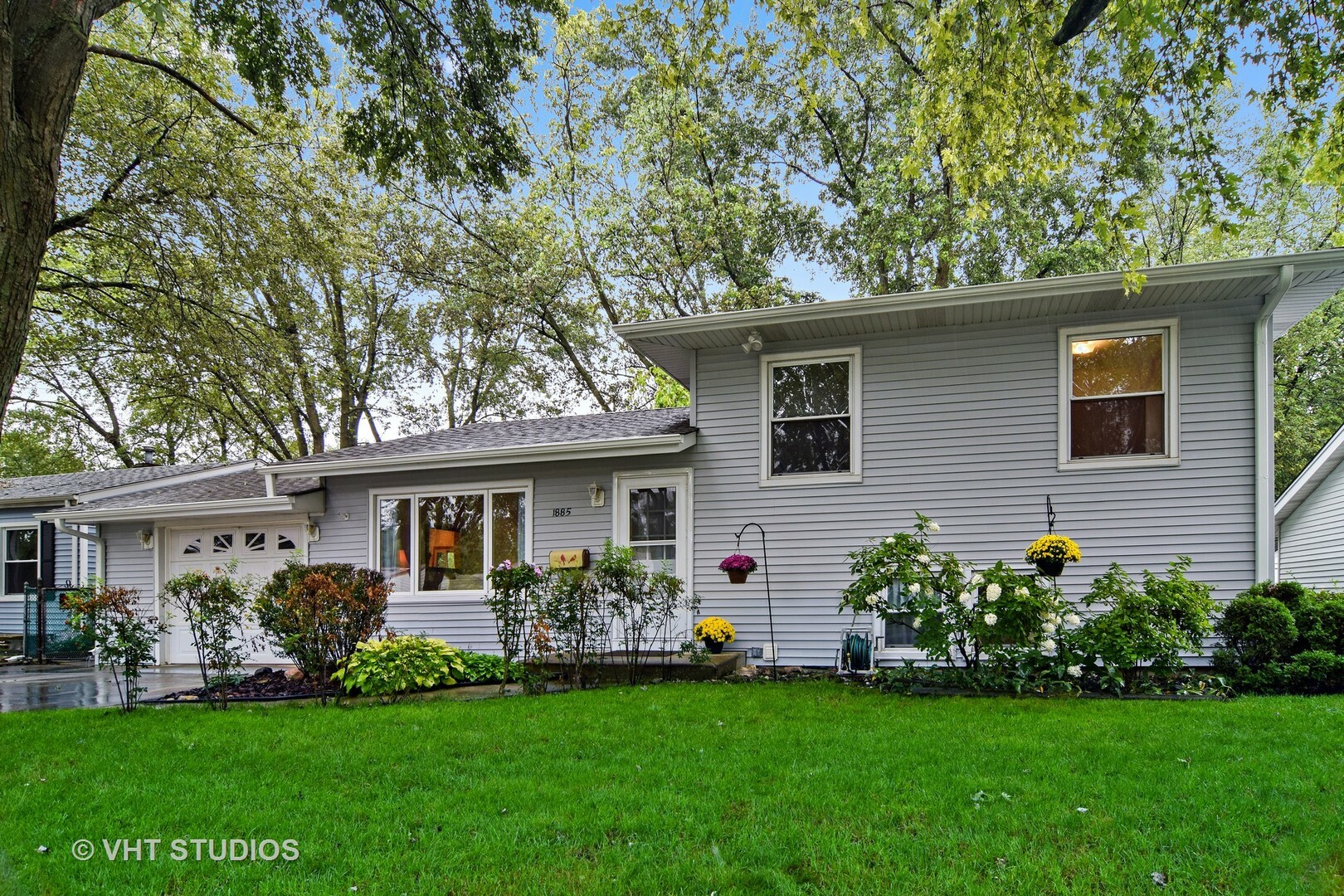 Property Photo:  1885 Evergreen Avenue  IL 60133 