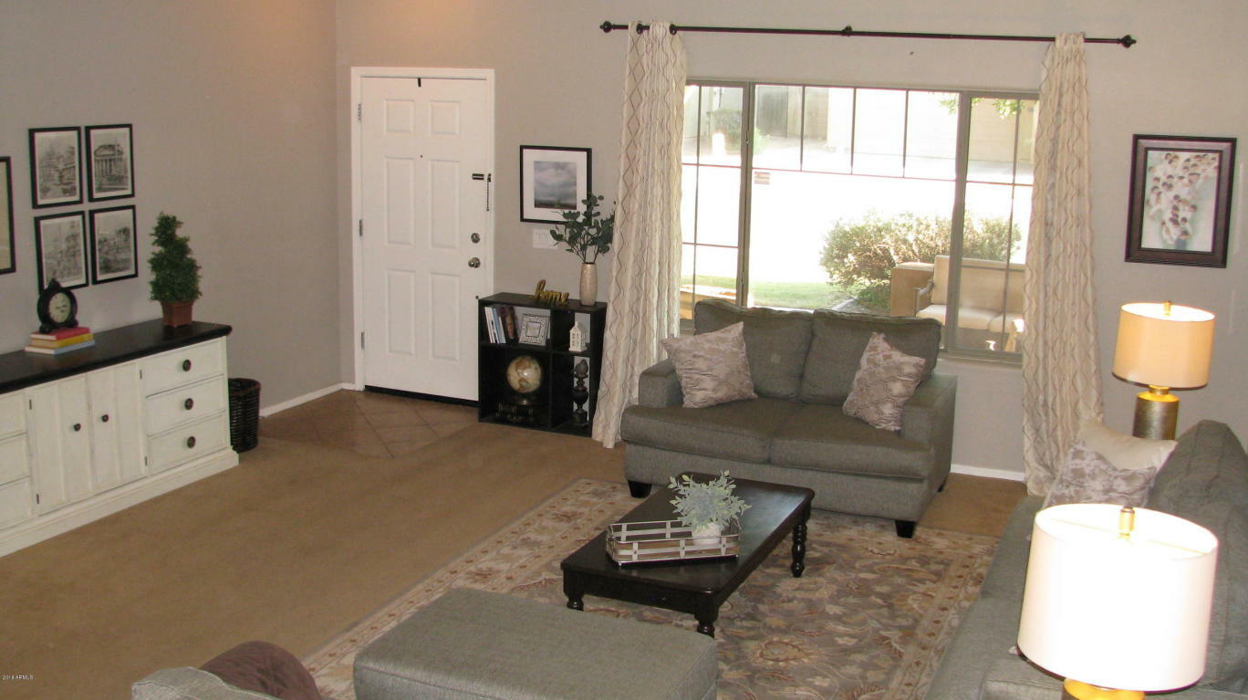 Property Photo:  960 E Blue Spruce Lane  AZ 85298 