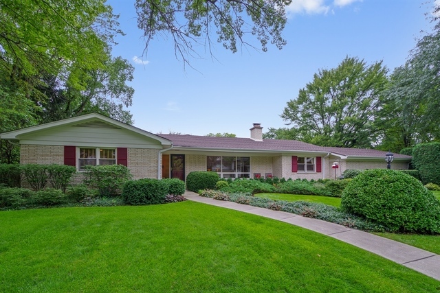 Property Photo:  1600 Sequoia Trail  IL 60025 