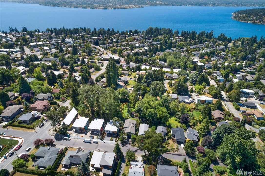 Property Photo:  1809 2nd St  WA 98033 