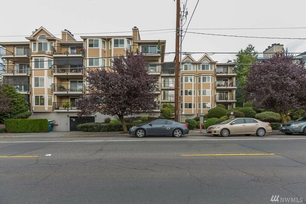 Property Photo:  6910 California Ave SW 33  WA 98136 