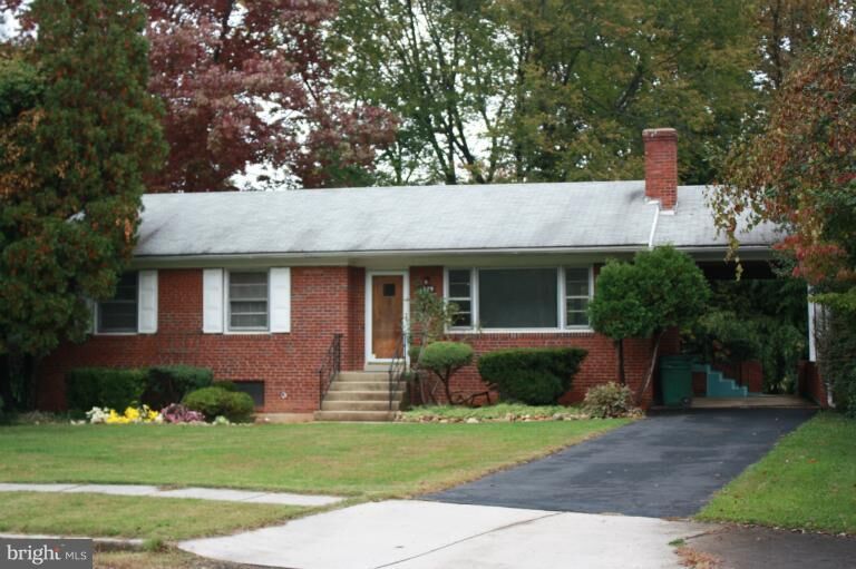 Property Photo:  1929 Beaver Lane  VA 22101 
