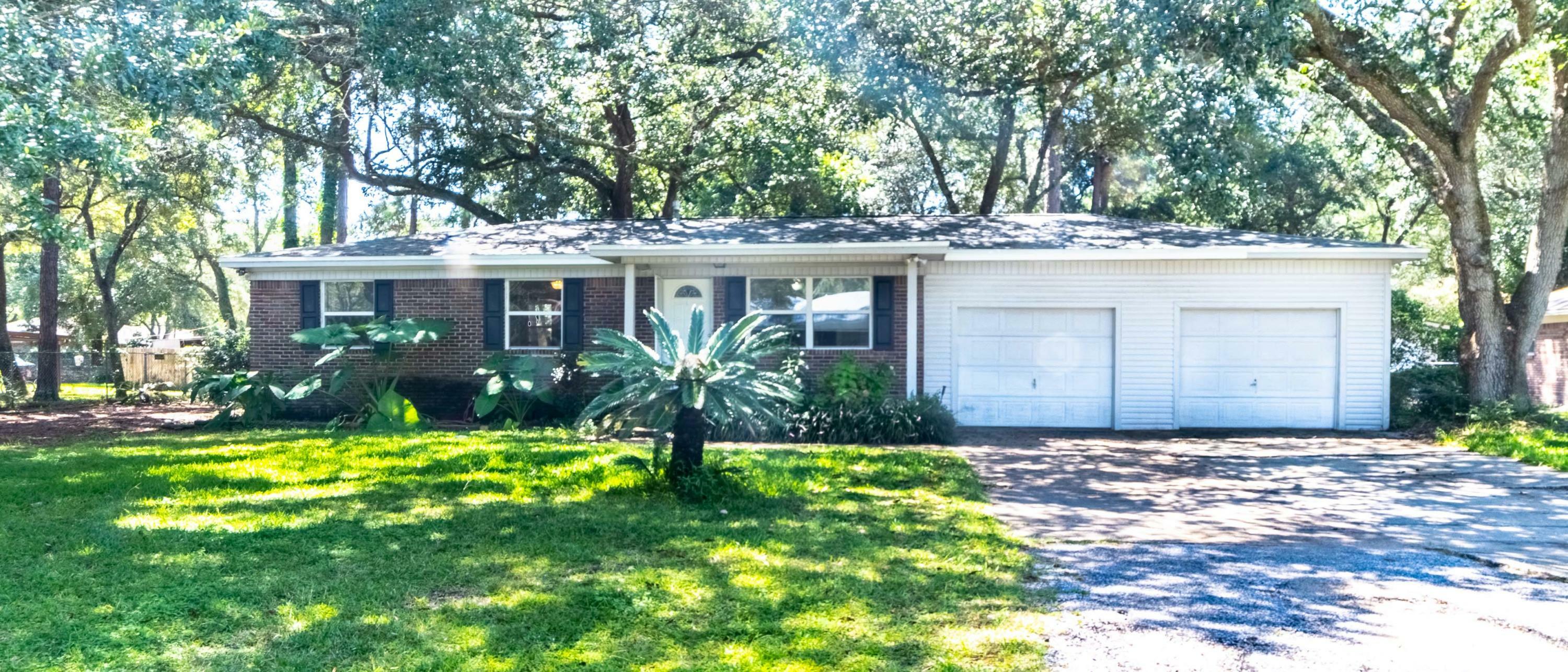 Property Photo: 309 Cloverdale Boulevard FL 32547