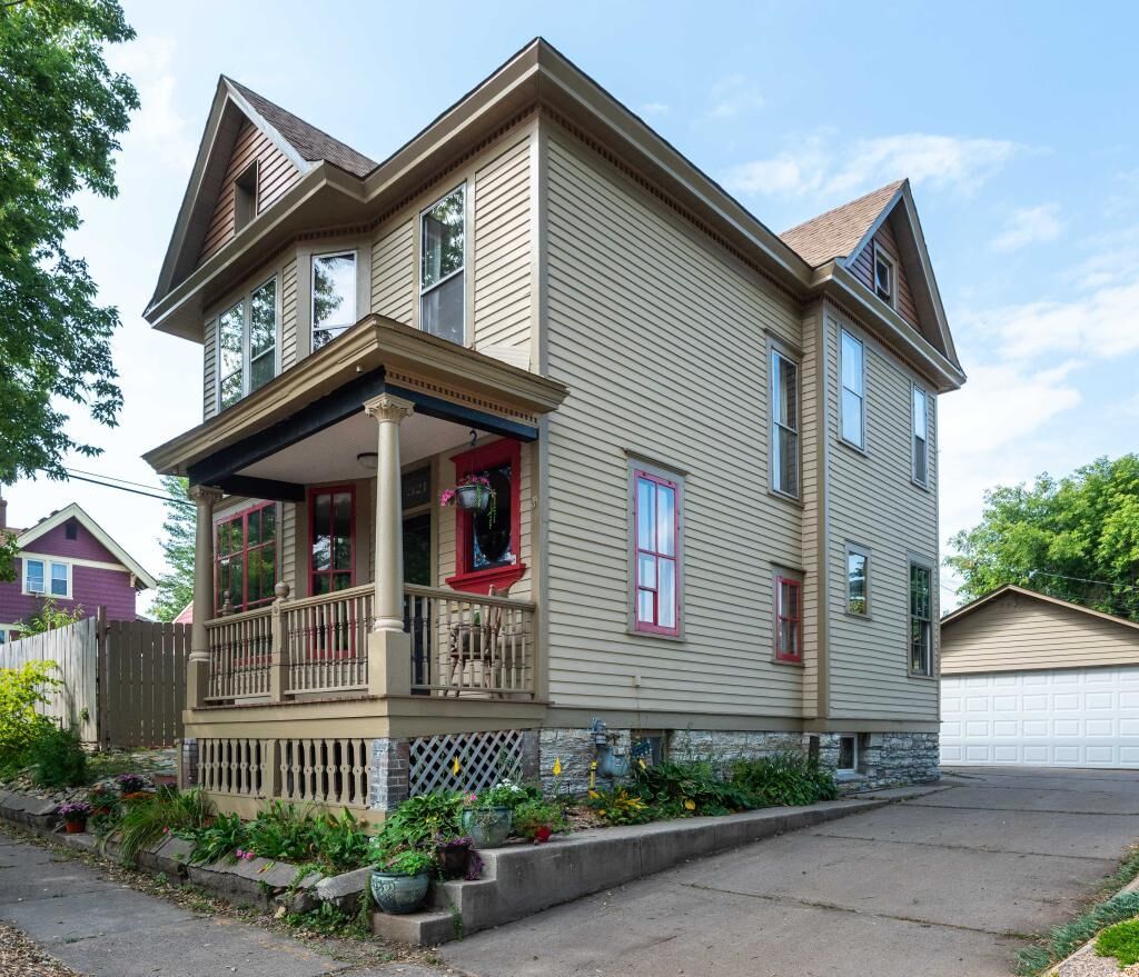 Property Photo:  321 Avon Street N  MN 55104 