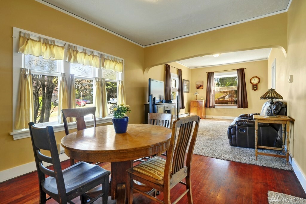 Property Photo: 2502 Grand Ave WA 98201