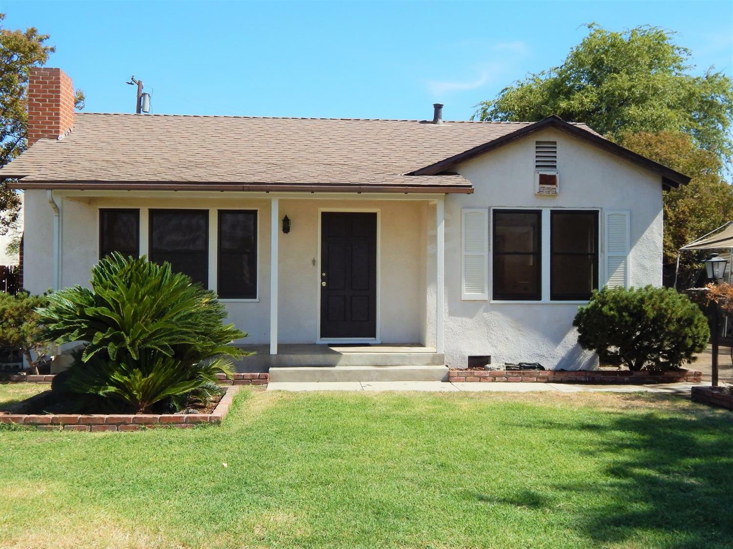 Property Photo:  36 S Chess Terrace Street  CA 93257 