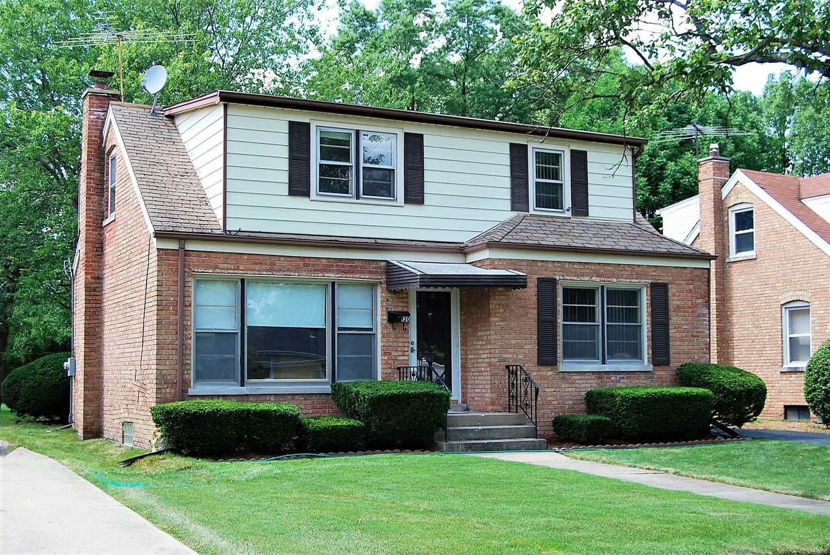 Property Photo:  120 North Maple Street  IL 60056 