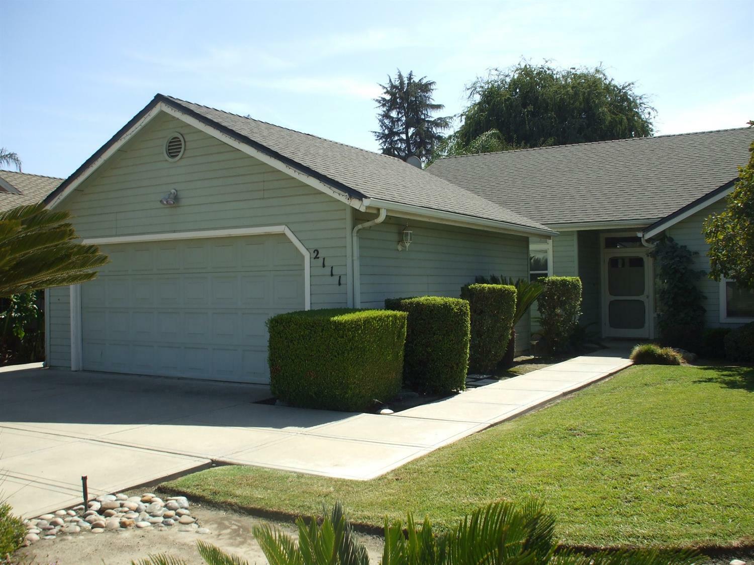 Property Photo:  2111 E Kaweah Court  CA 93292 