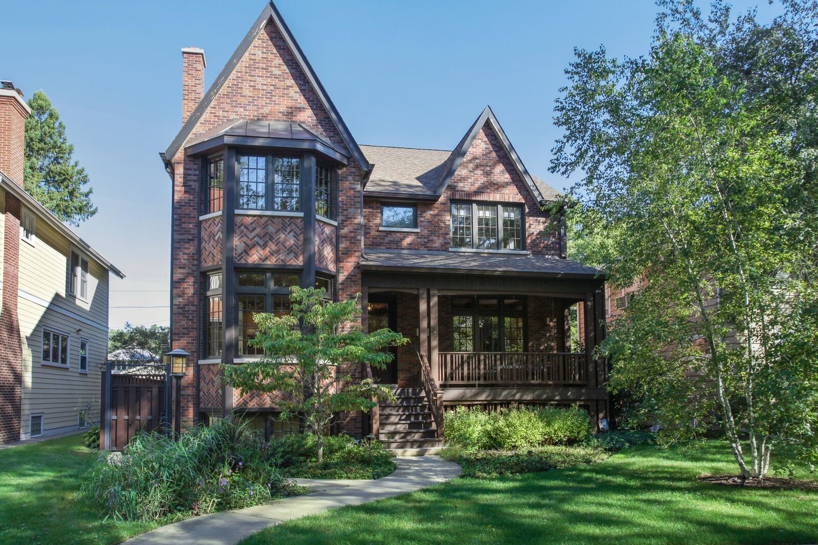 Property Photo:  2121 Noyes Street  IL 60201 