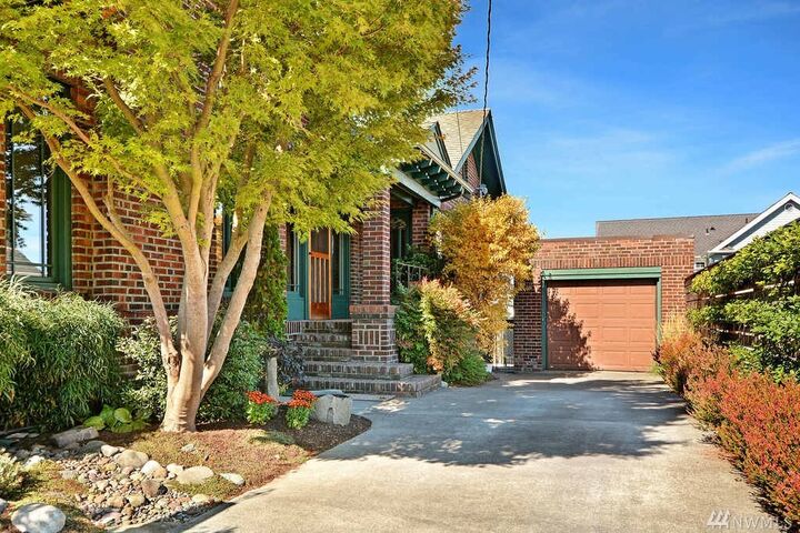 Property Photo:  3722 SW Admiral Wy  WA 98126 