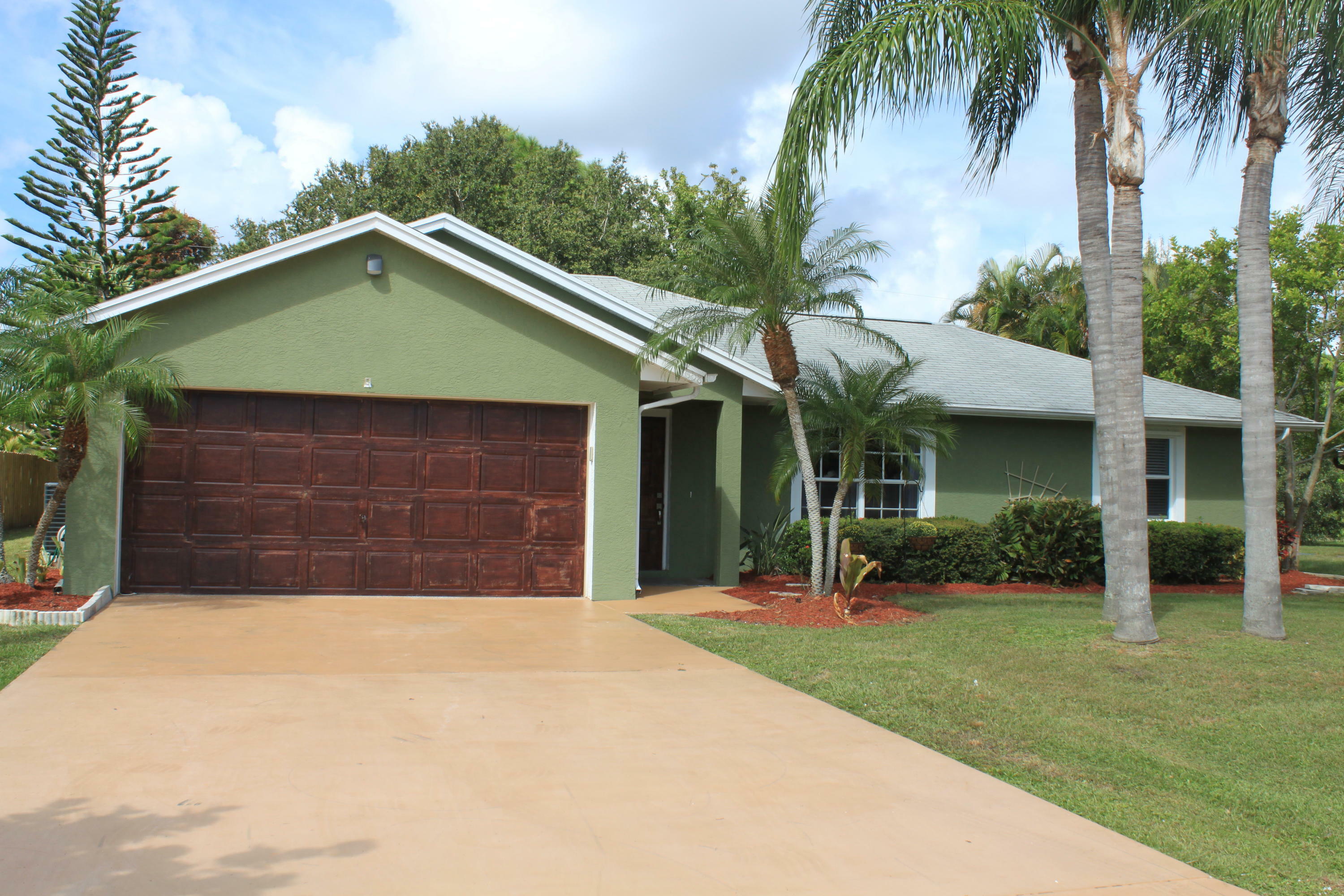 Property Photo:  1658 SE Ridgewood Street  FL 34952 