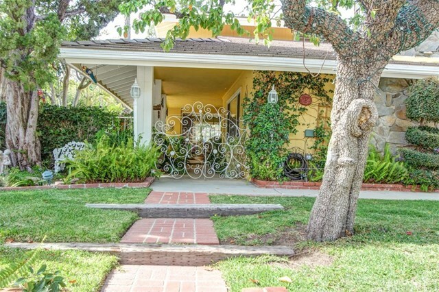 Property Photo:  11755 Thunderbird Avenue  CA 91326 