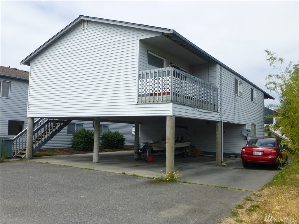 Property Photo:  901 27th St  WA 98221 
