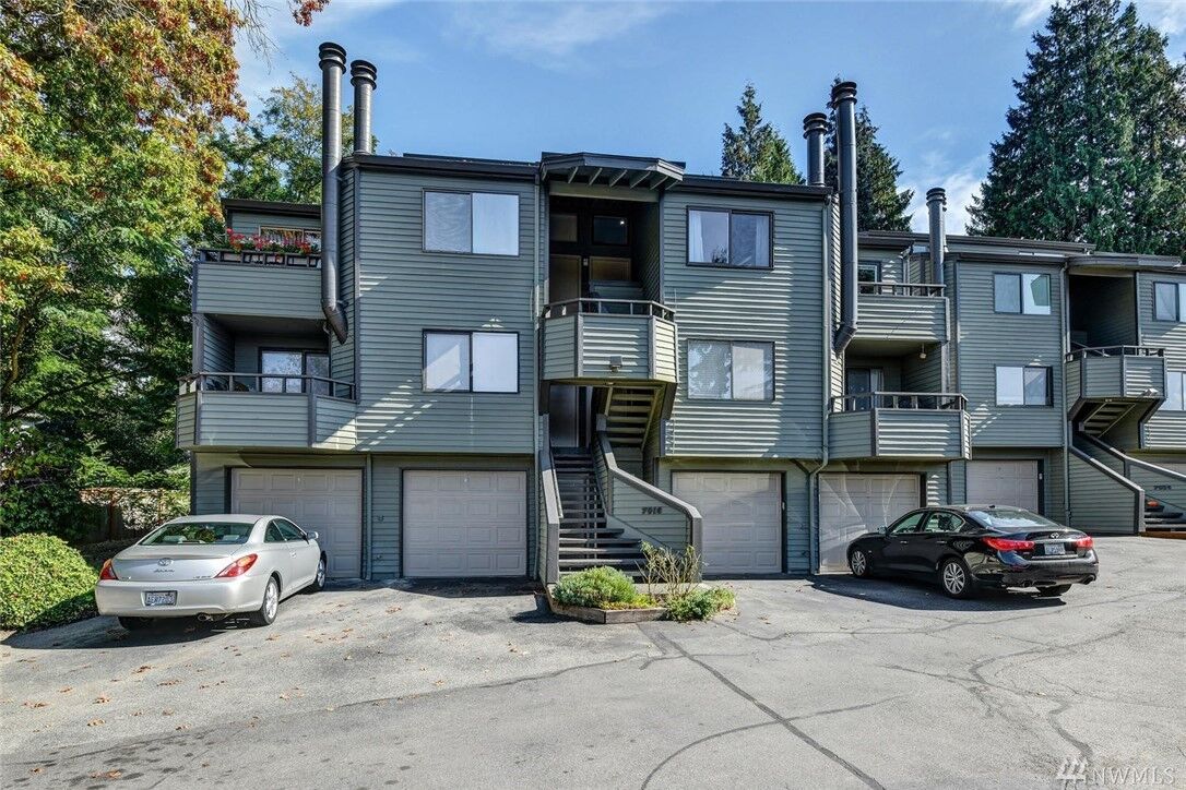 Property Photo:  7016  116th Avenue NE D  WA 98033 