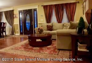 Property Photo:  266 Manhattan Street  NY 10307 