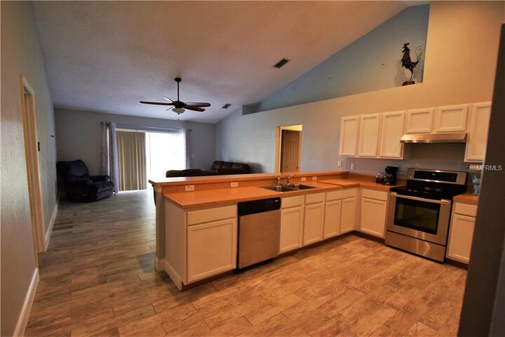 Property Photo:  1106 Heather Glen Drive  FL 34715 