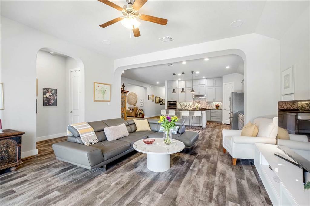 Property Photo: 532 Chitalpa Street TX 78641