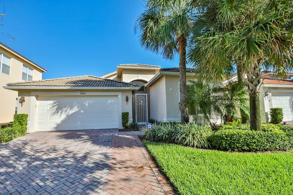 Property Photo:  4942 Sandy Brook Circle  FL 33598 