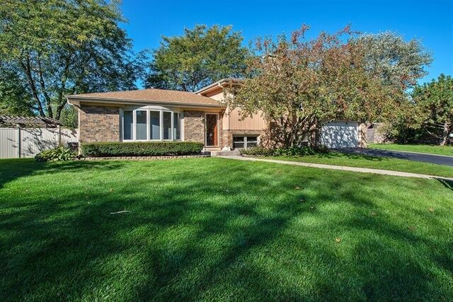 Property Photo:  26 Inner Circle Drive  IL 60016 