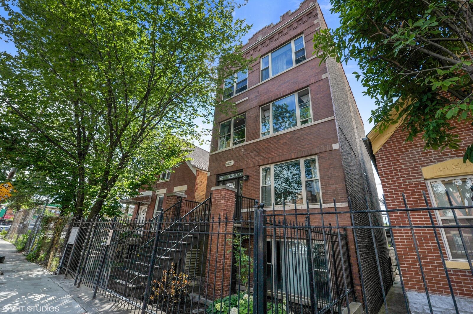 Property Photo:  2423 West Augusta Boulevard 4  IL 60622 