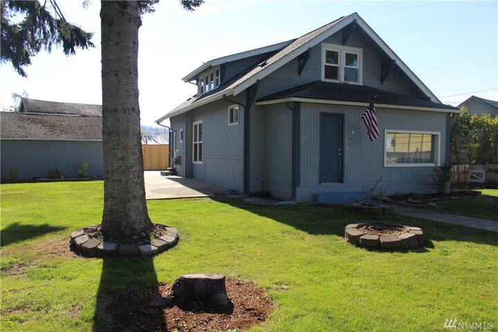 Property Photo:  1416 E Pioneer  WA 98372 